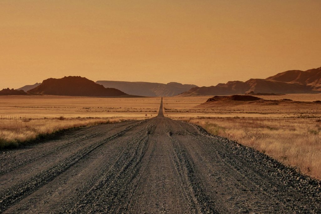 Le strade deserte e sterrate della Namibia